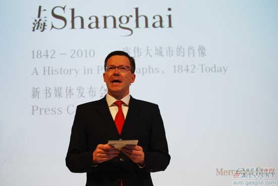 梅赛德斯·奔驰赞助刘香成先生与凯伦·史密斯最新力作