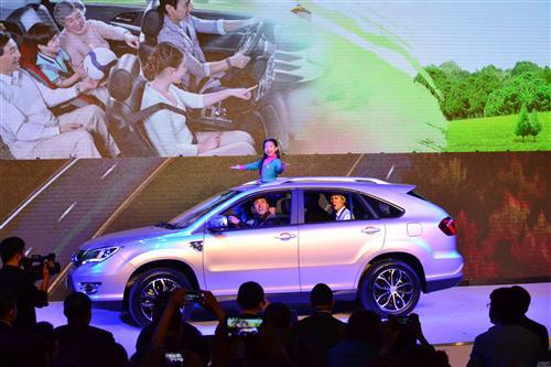 比亚迪七座SUV S7北京上市 11.99万元起售