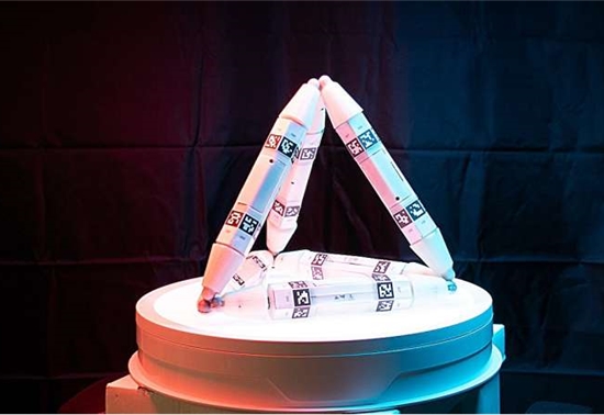 哥伦比亚大学发明机器人 可通过消耗其他机器的零件来成长和修复自己