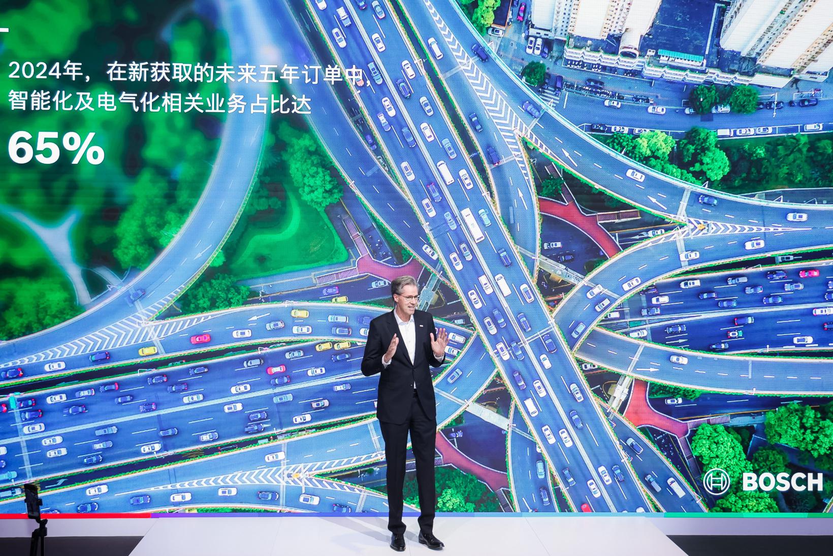 2025上海车展： 博世软件和技术创新勾勒未来汽车架构，共塑智能出行新图景