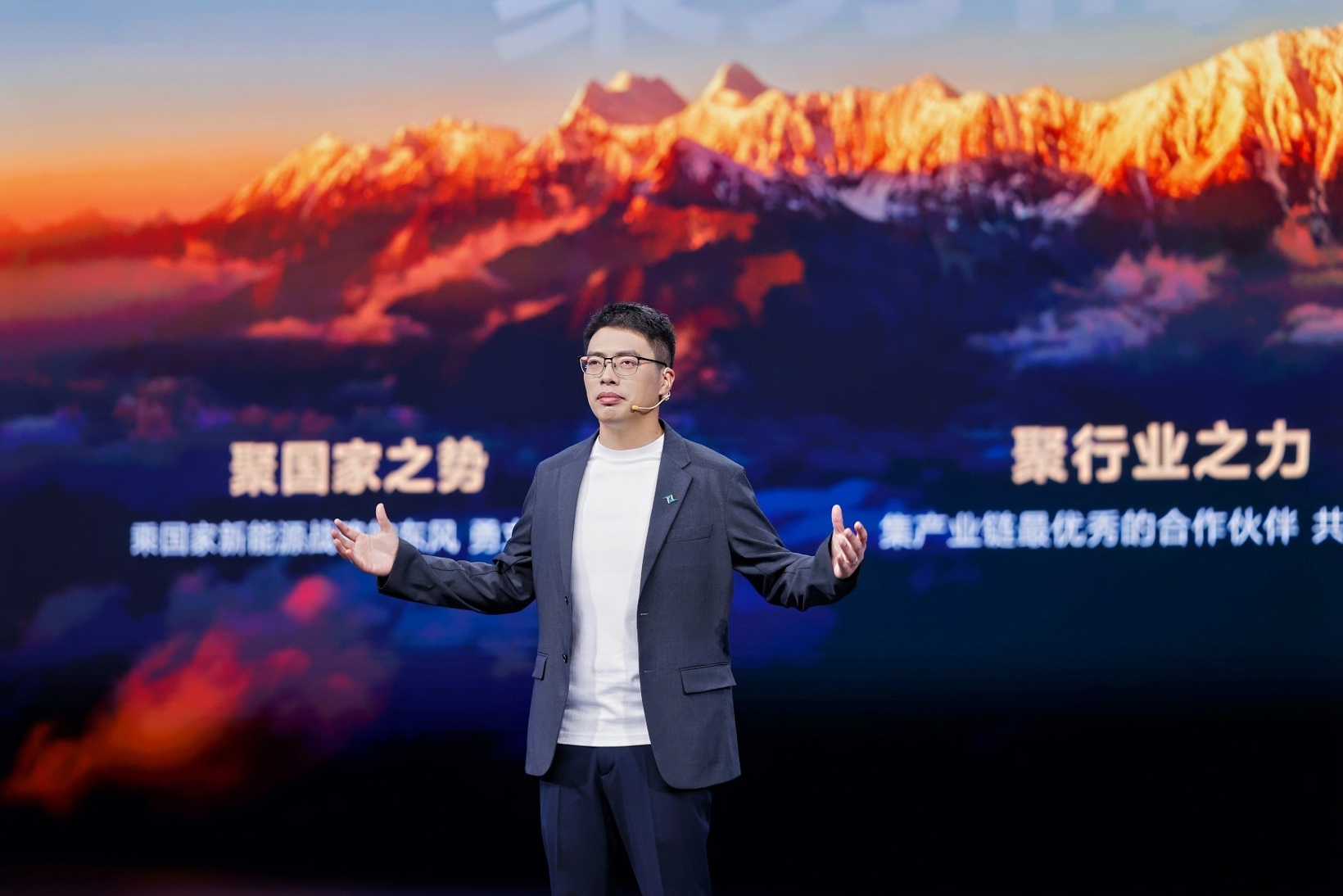 奕派科技发布“未来之翼”战略，2026款东风奕派eπ008限时价17.36万