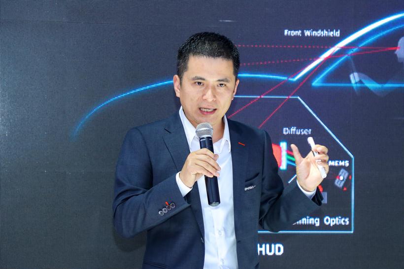 以技术和成本“超车”，锐思华创上海车展创新产品诠释AR-HUD终极译法