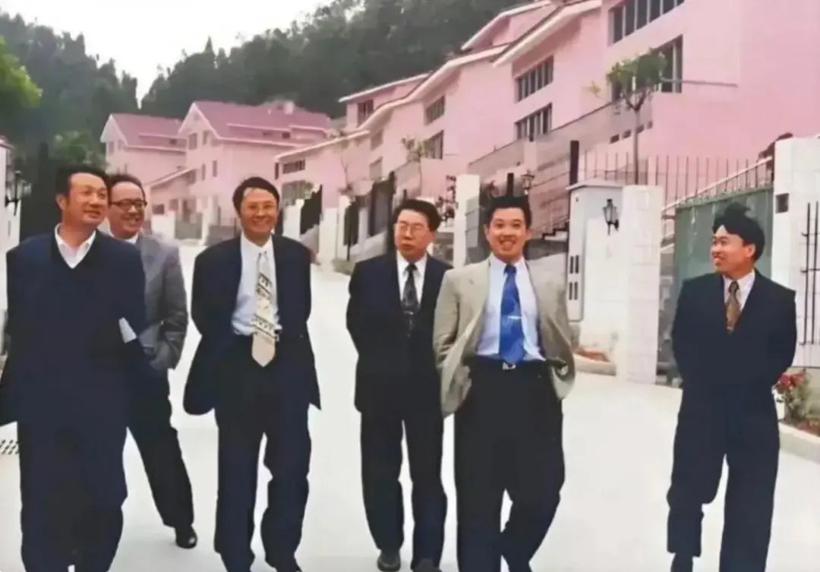 余承东的“超限战”：2024年华为能血洗理想吗？