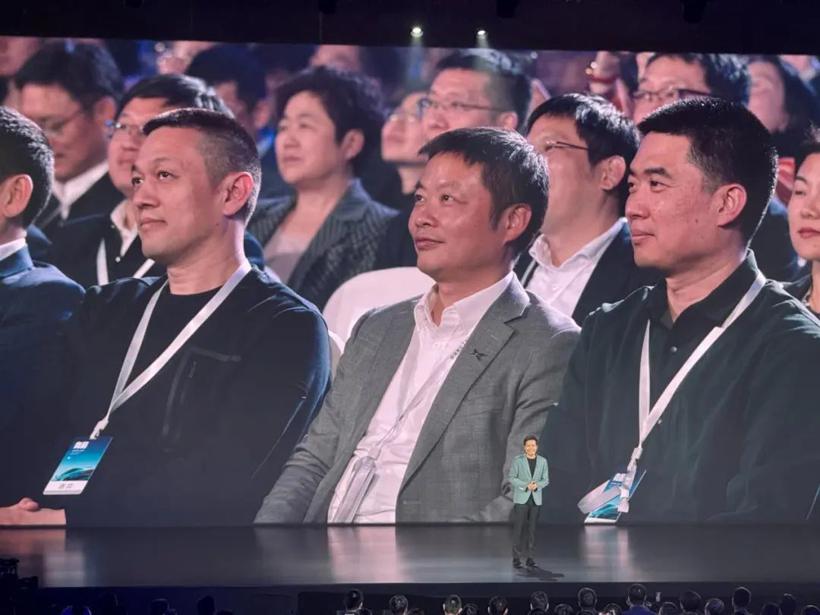 年亏超百亿后，小鹏推MONA，蔚来推乐道，靠低价活下去！