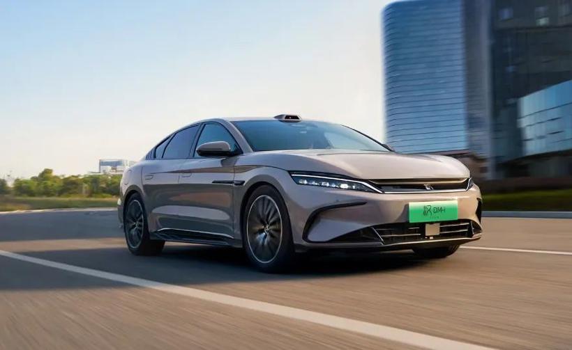 比亚迪汉再逼油车，帕萨特“限时售价”反击，“油电之争”进入全新时代