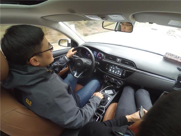 新一代起亚K2 年轻人无可挑剔的第一辆车