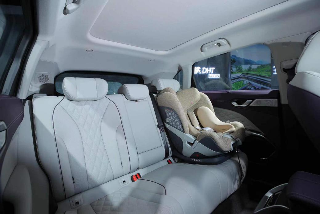 魏牌高端新能源市场布局再加码，拿铁DHT-PHEV 综合补贴后22.9万元起