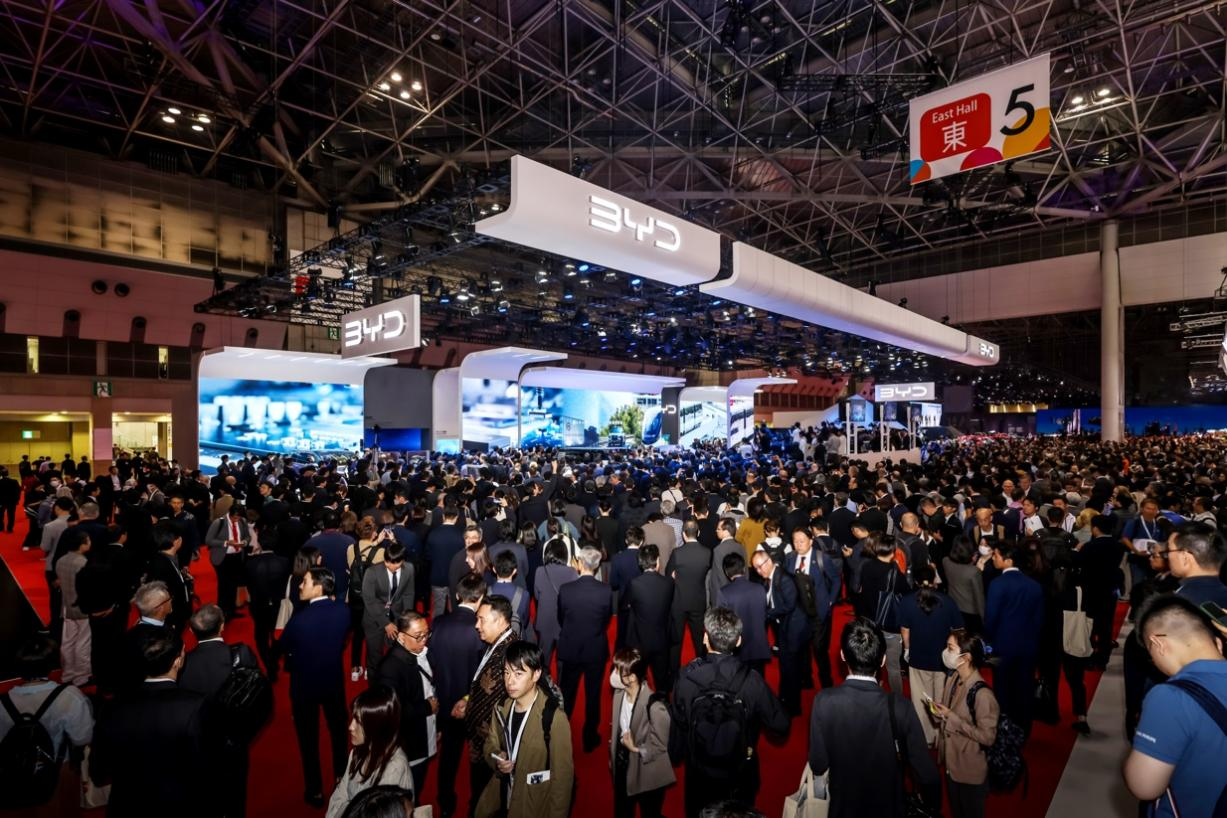 比亚迪月销首超30万辆，全年300万辆目标势在必得