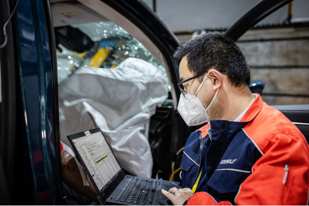 31项现场即时检测点全线通过 LEVC L380顺利通过正碰内测闯关