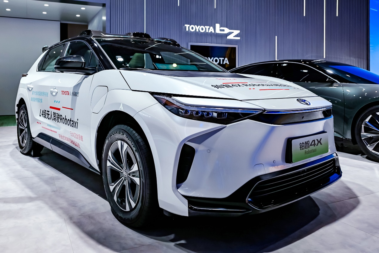 Robotaxi赛道，迎来新面孔