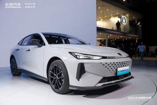 售价11.49万-12.69万元 第二代长安UNI-V智电iDD北京车展发布