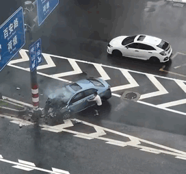 问界M7碰撞后车门打不开，都是隐形门把手的错？