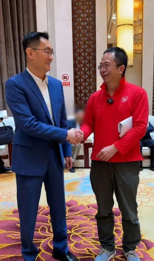 接棒“余大嘴”？“批评”理想、教育安聪慧......，周鸿祎到处指点车圈“大佬”