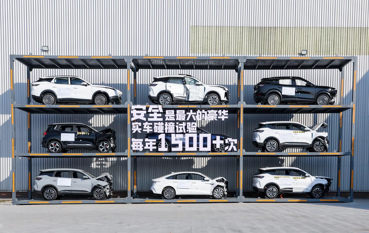 全球直播碰撞上市的奇瑞风云A8L售价10.99万元起，限时低至9.49万元起！