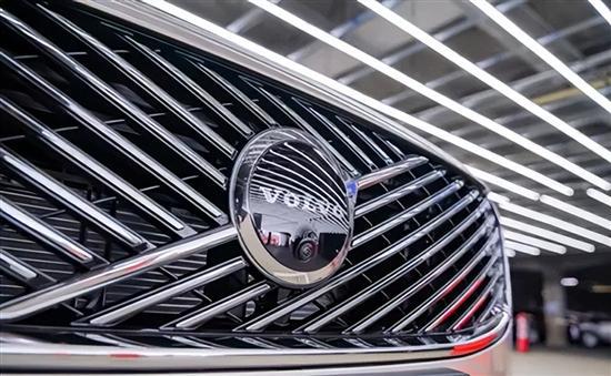 采用全新样式头灯 新沃尔沃XC90已经到港