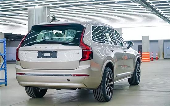 采用全新样式头灯 新沃尔沃XC90已经到港