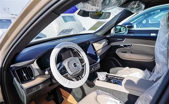 采用全新样式头灯 新沃尔沃XC90已经到港