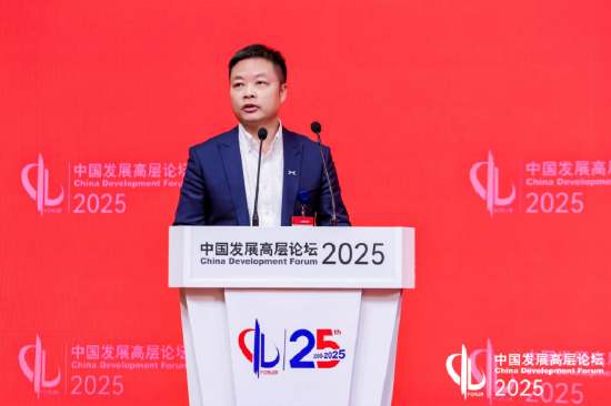 何小鹏：大模型驱动下，未来驾驶或可数月不碰方向盘