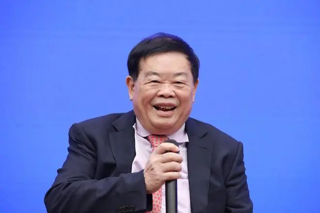 “福耀系”诞生200亿IPO，曹德旺要抢曾毓群的生意