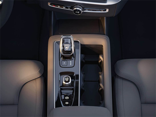 全新沃尔沃XC90上市 售价63.89-89.49万元