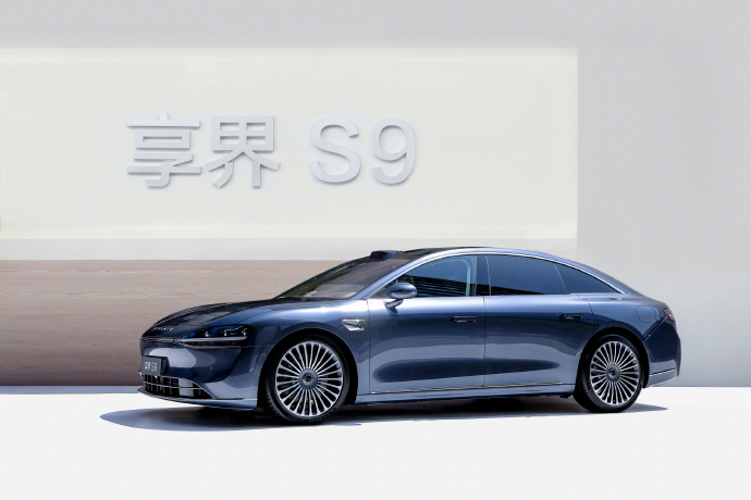 问界M8、享界S9增程版、尚界亮相……华为在车展前扔下了王炸