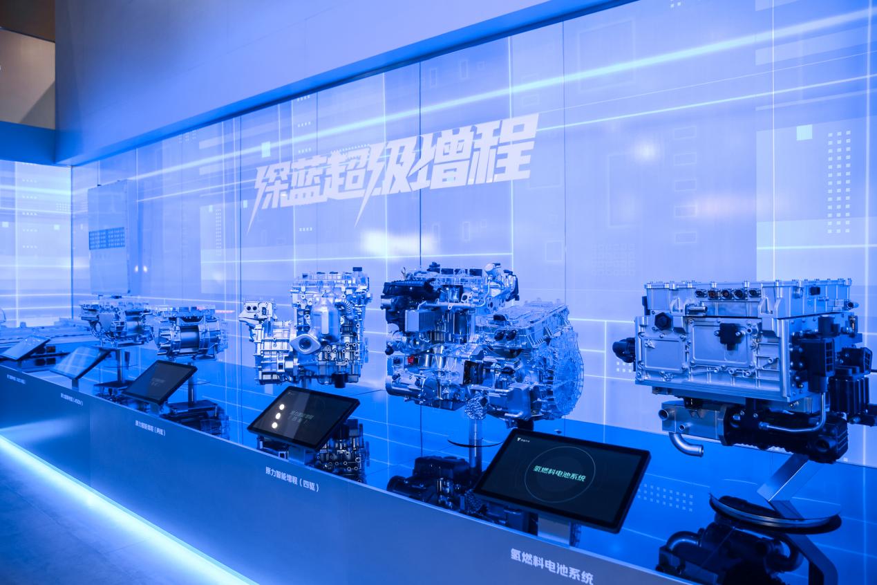 深蓝S09预售23.99万起，为年轻奋进者打造的家庭六座智慧旗舰SUV