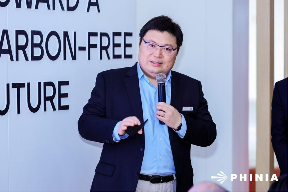 费尼亚在2025上海车展展示多项创新技术