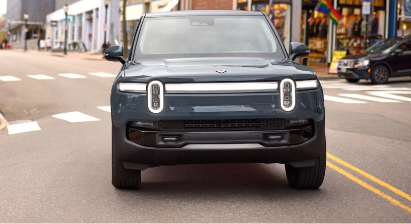 Rivian Q2净亏损收窄，维持2025年交付量预期